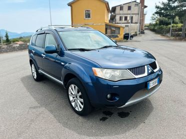 Mitsubishi Outlander 2.2 DI-D DPF 7 posti
