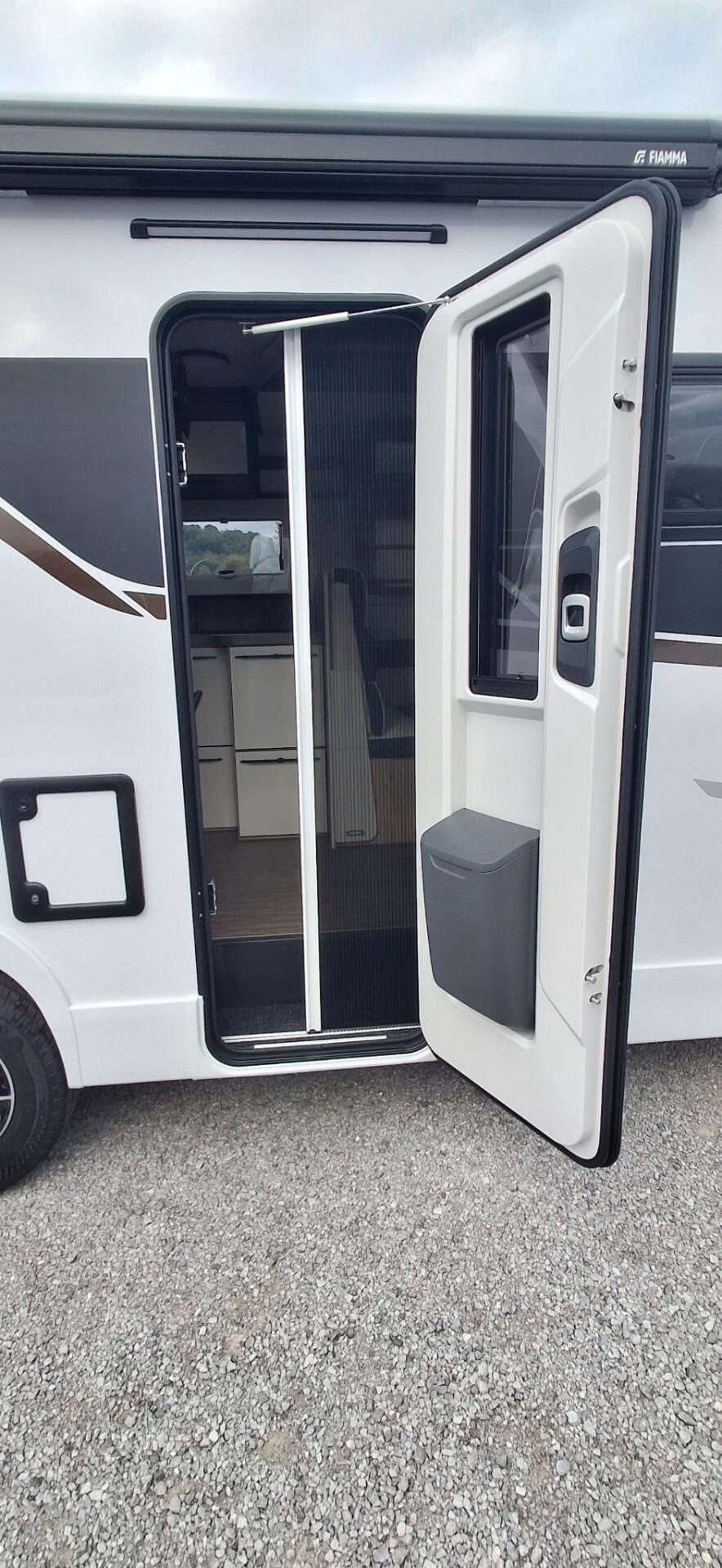 Elnagh T-Loft 450 semintegrale con garage in coda