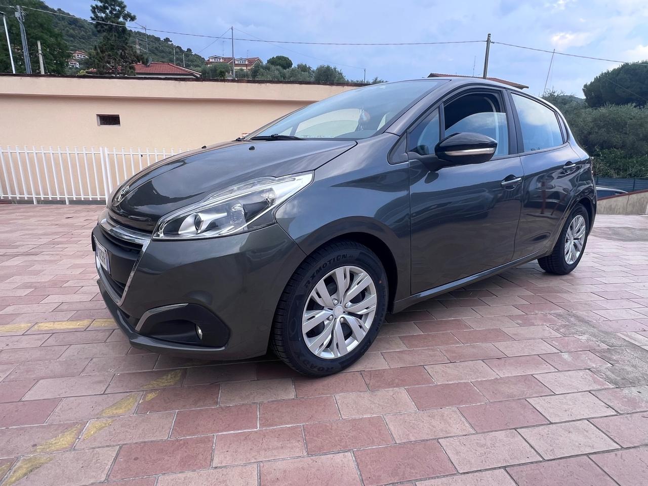Peugeot 208 PureTech 82 5 porte Allure