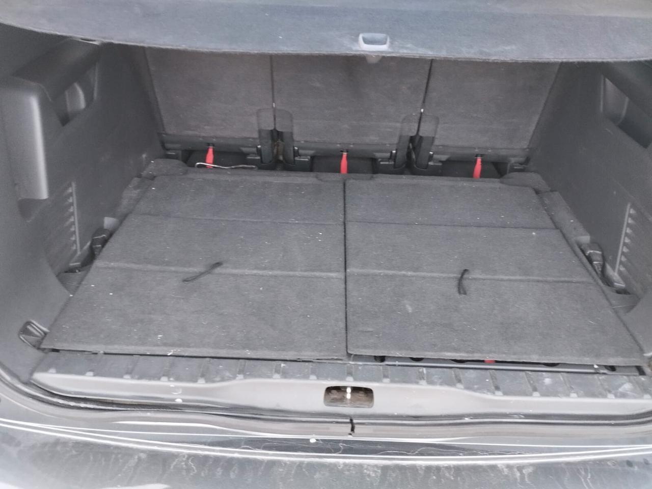 PEUGEOT 5008 1.6 HDi 7 POSTI