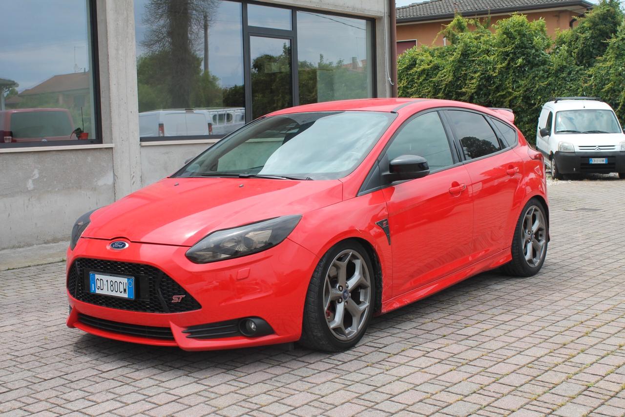 Ford Focus 2.0 EcoBoost 250 CV ST3