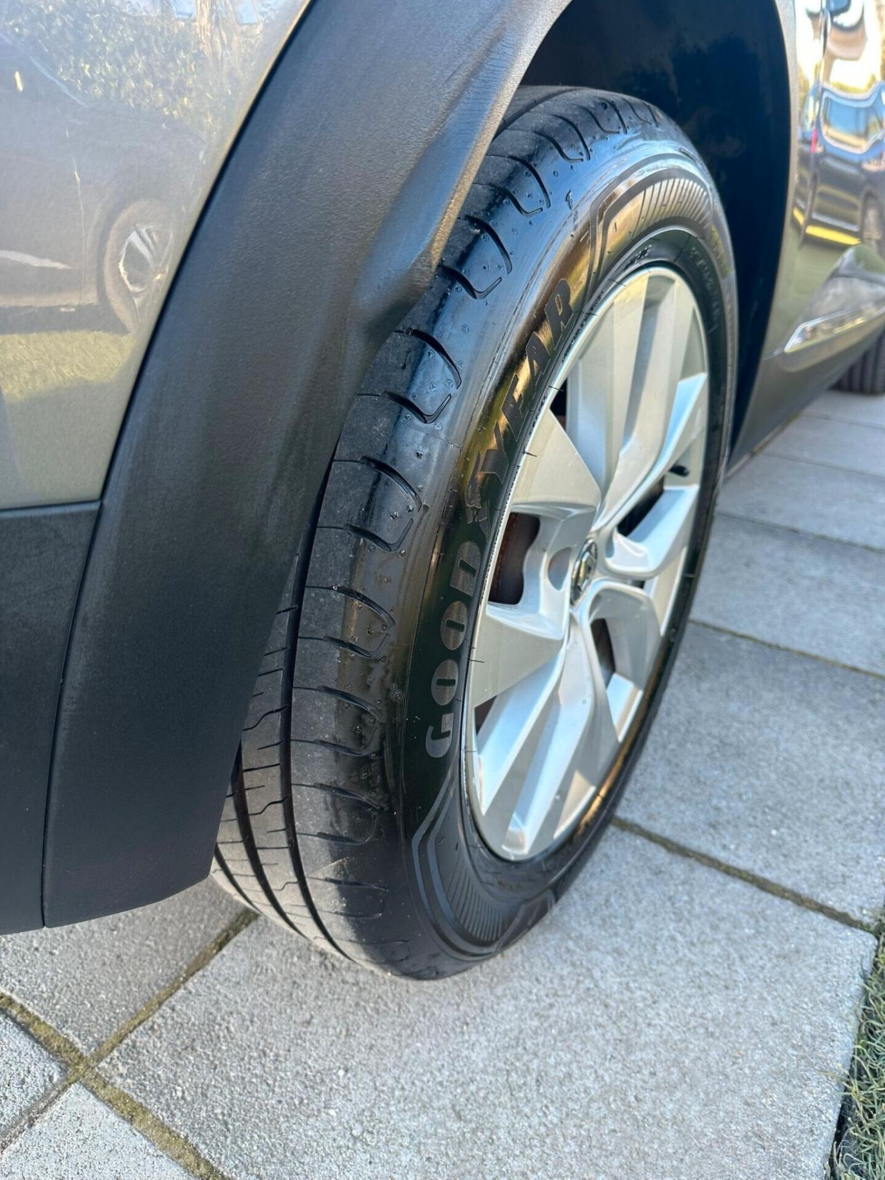 Renault Captur 1.5dCi 95 CV 2021 Business NAVIGATORE- FARI LED -SENS PARCHEGGIO