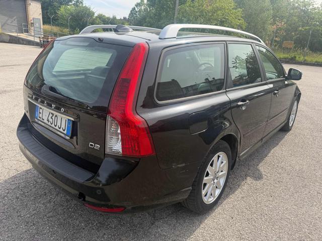 VOLVO V50 D2 R-design senza nessun lavoro da fare