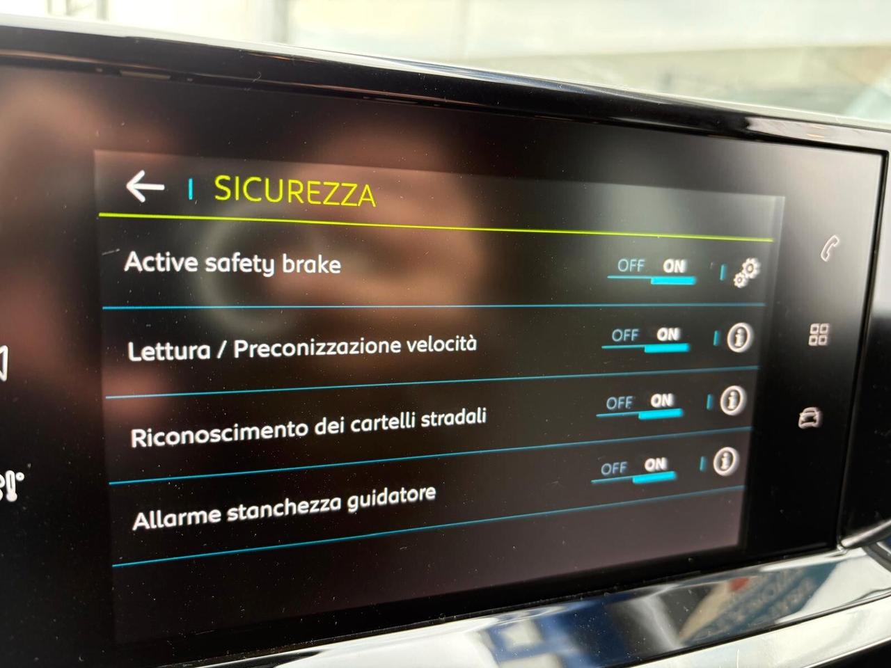 Peugeot 208 ALLURE PACK motore elettrico 136 cv SPOTICAR