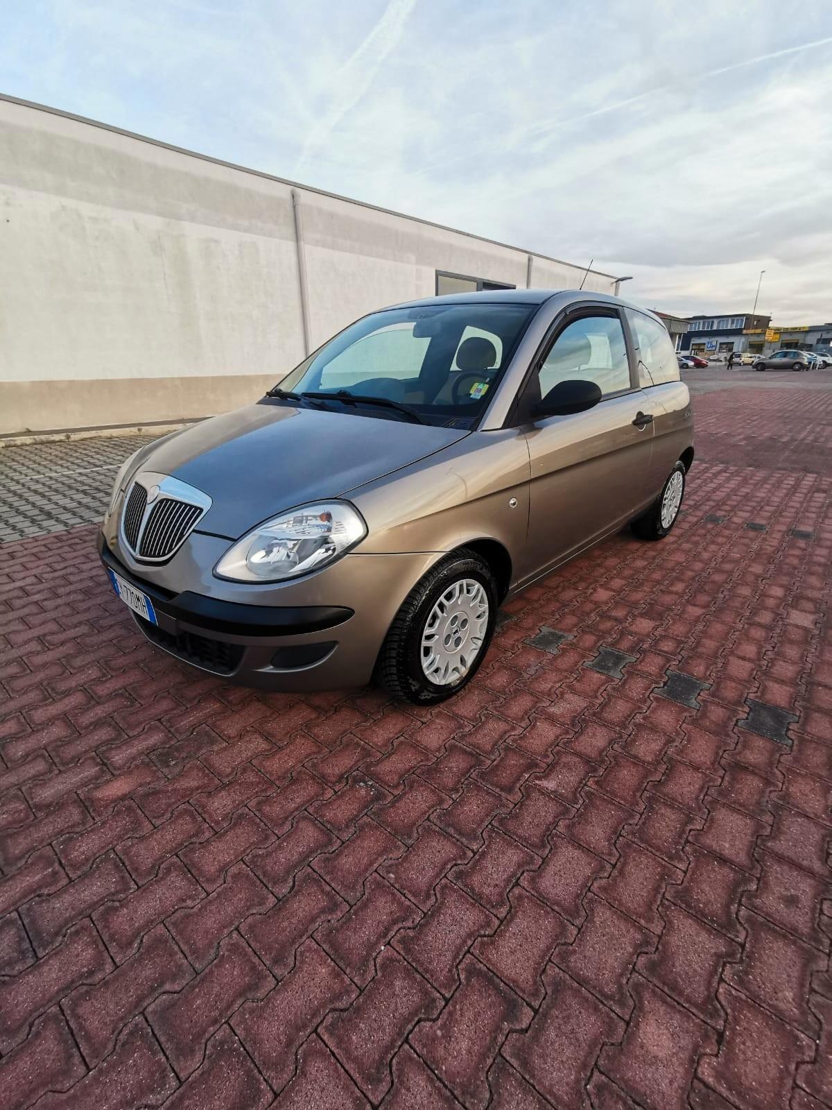 Lancia Ypsilon 1.2 Argento NEOPATENTATI