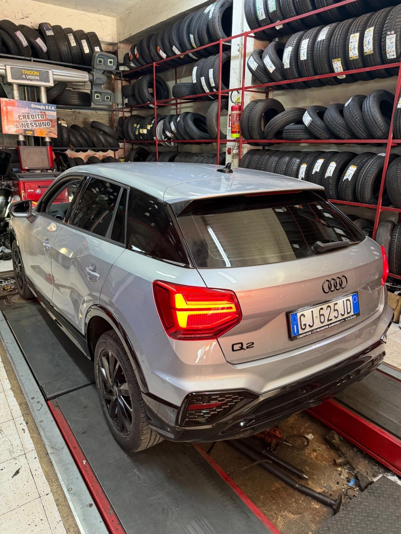 Audi Q2 30 TDI S tronic Identity Black