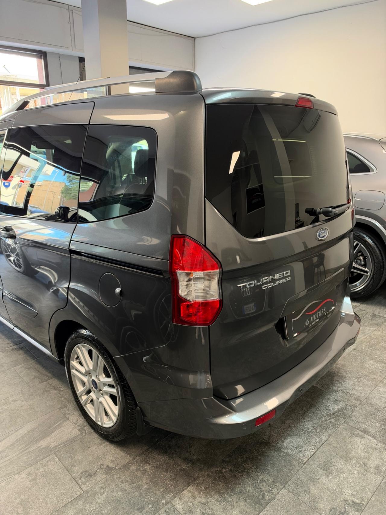 Ford Tourneo Courier 1.5 TDCI 95 CV Titanium