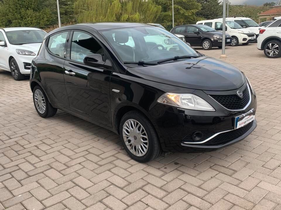 Lancia Ypsilon 1.2 69 CV 5 porte Gold 2017