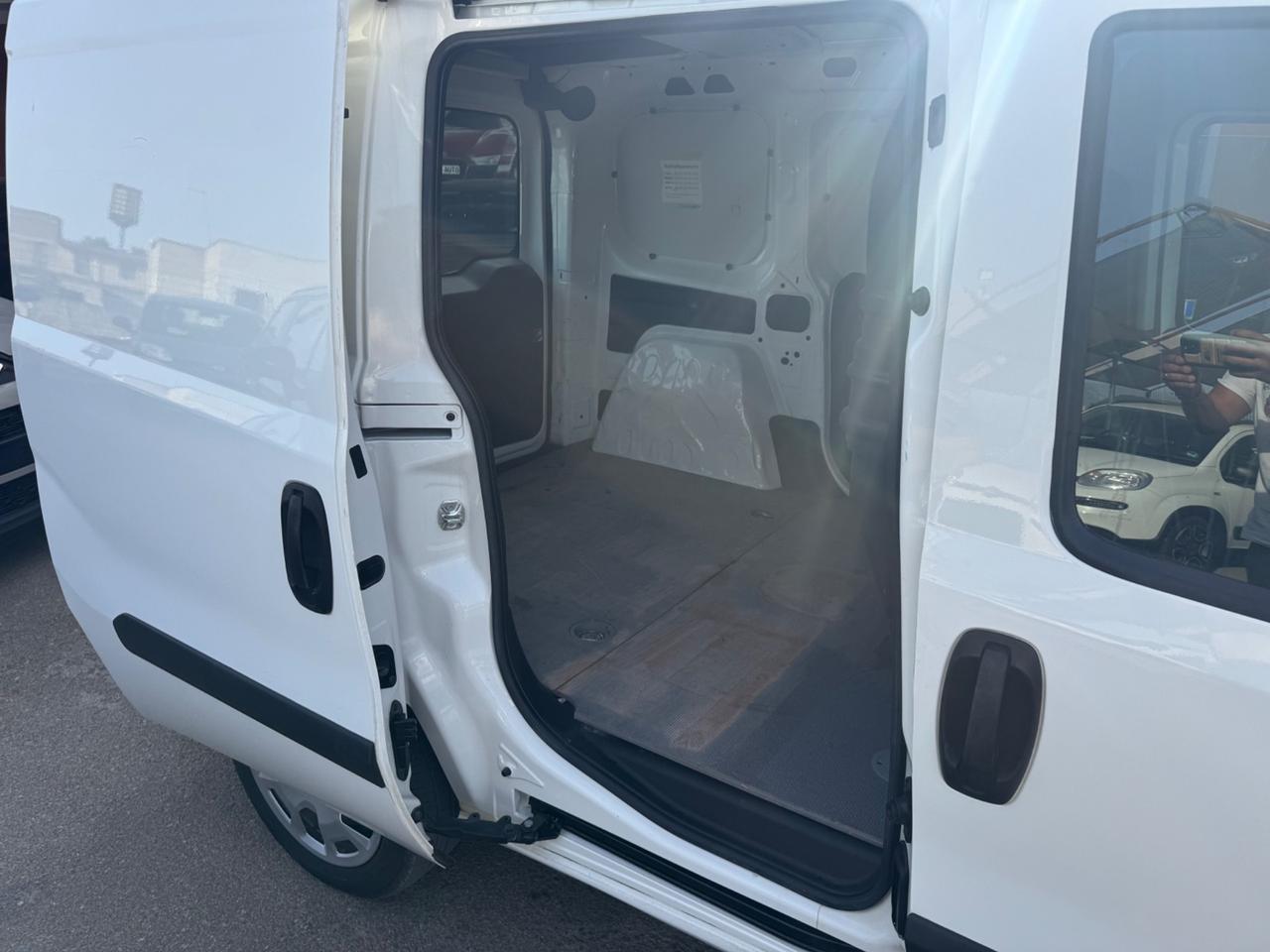 Fiat Doblo 1600.120cv 3 posti tetto apribile Gancio 2017