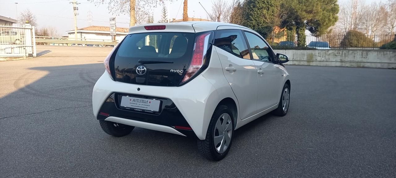 Toyota Aygo Benzina cc. 1.000 Mod. X-Play 5 Porte Utilizzabile anche per i Neopatentati SOLO 87.470 KM...!!!