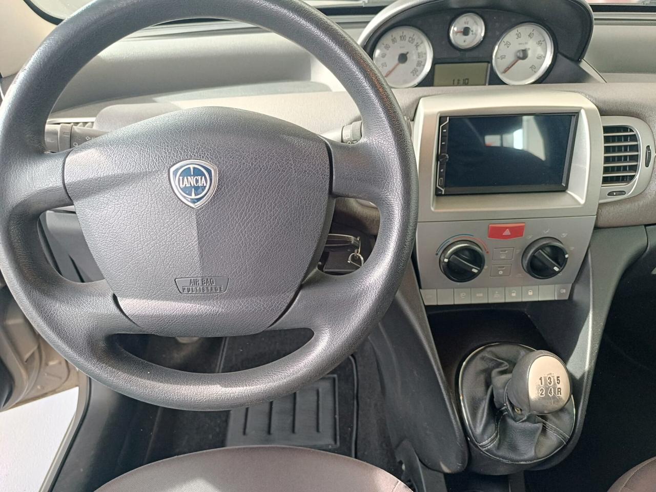 Lancia Ypsilon 1.3 MJT 75 CV Oro