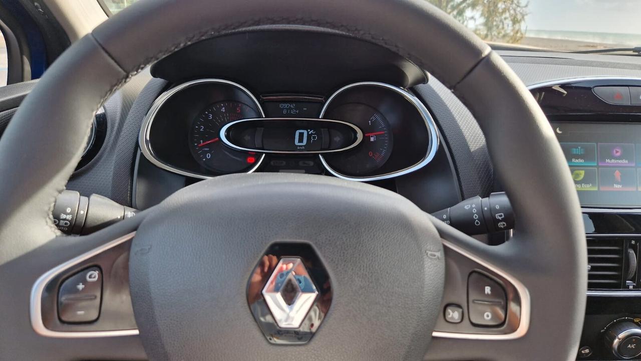 Renault Clio dCi 8V 90 CV EDC 5 porte Moschino Intens