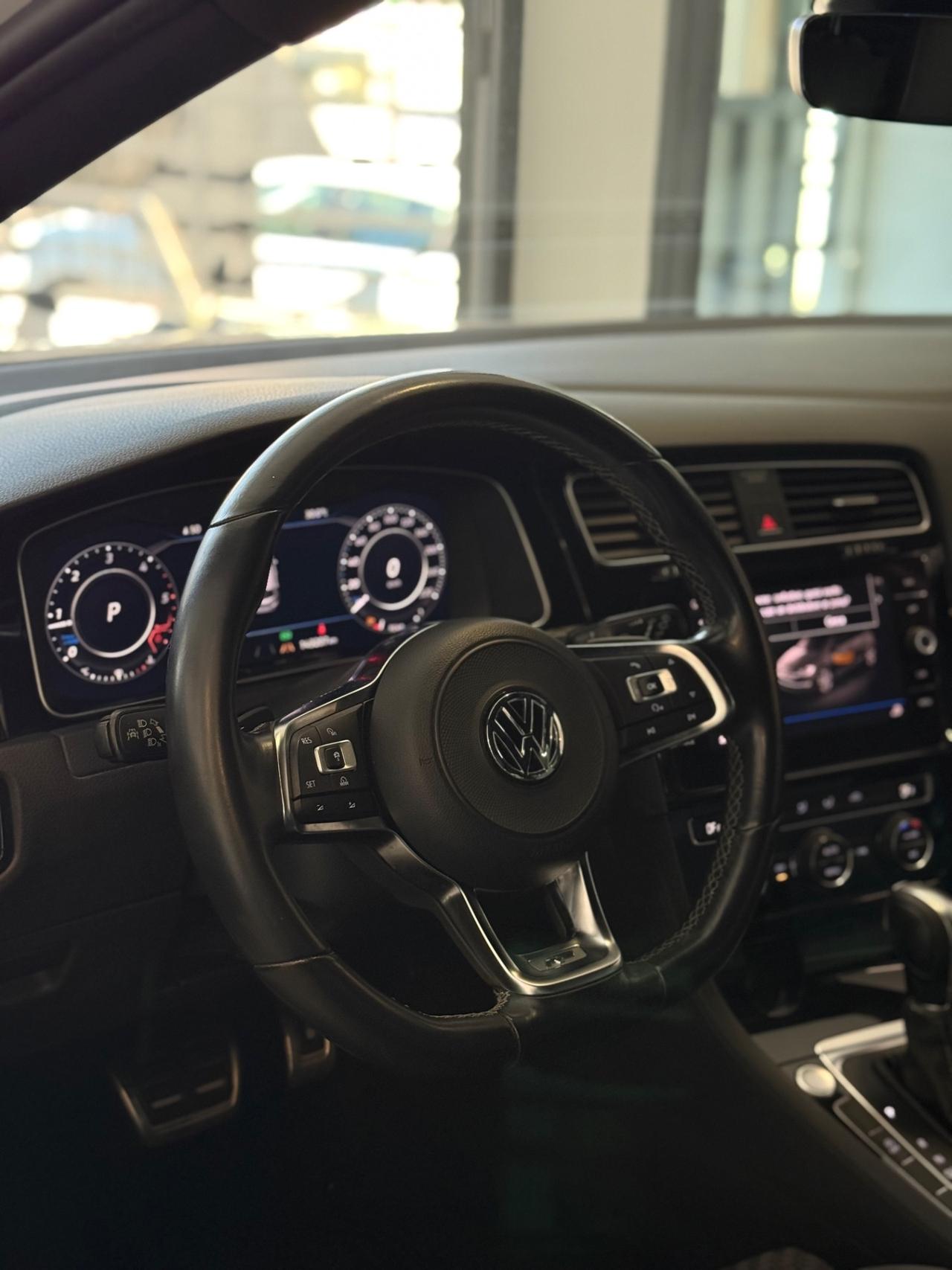 Volkswagen Golf 2.0 TDI DSG 5p R-LINE Highline BlueMotion Technology