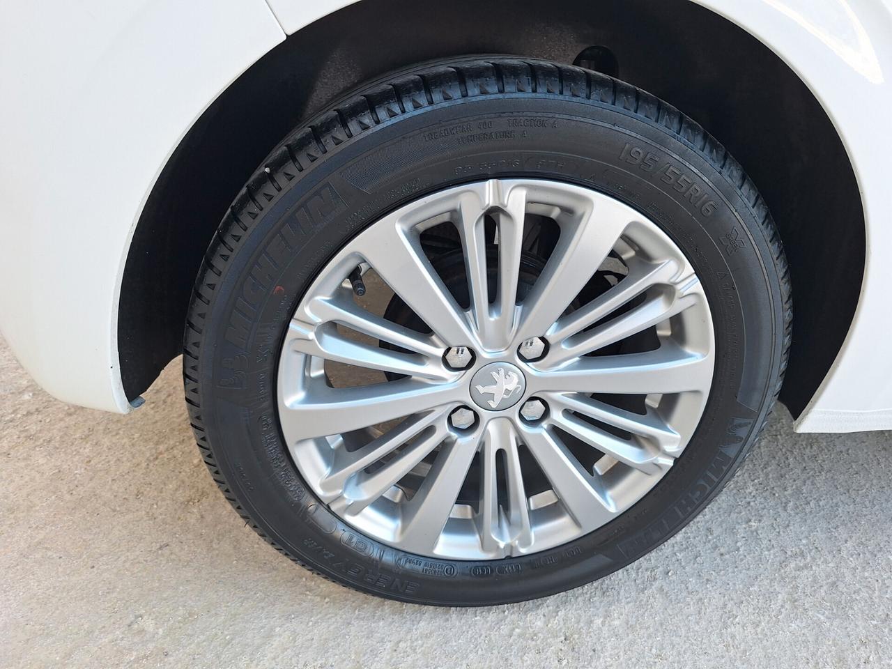 Peugeot 208 1.5 hdi 100 cv NAVI/CARPLAY 2019