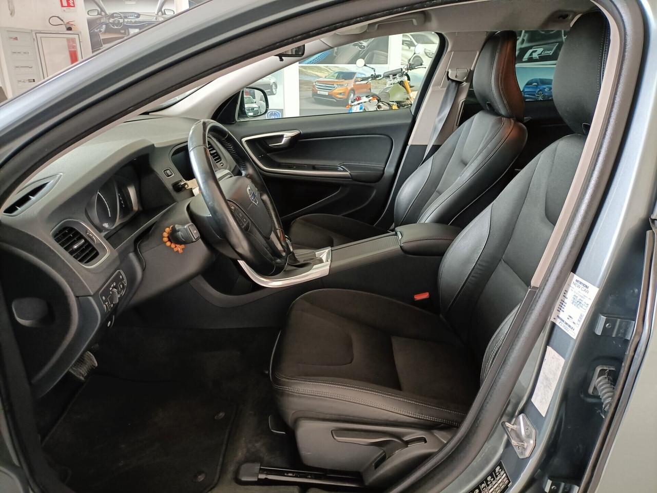 Volvo V60 2.0 D3 150 CV Geartronic R-design - 06/2016