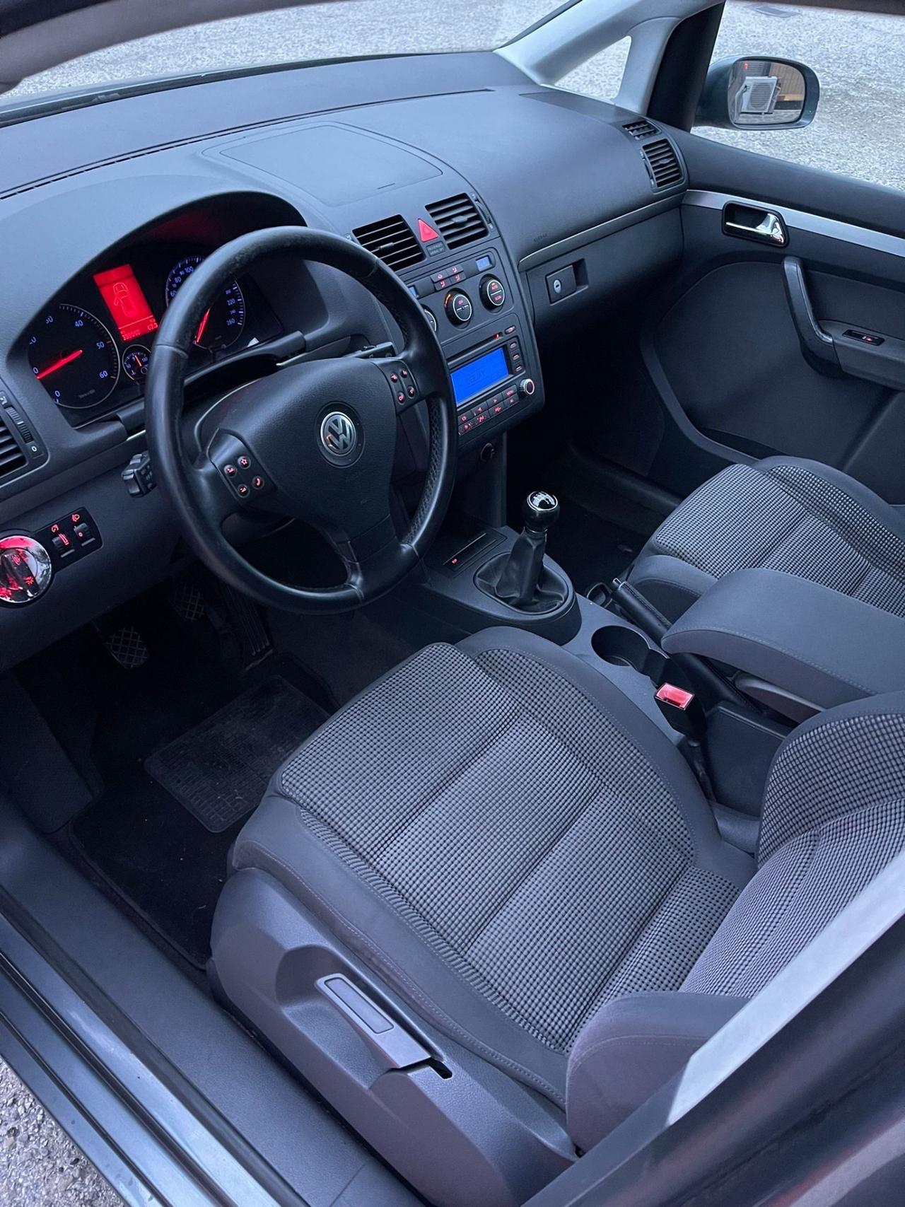 Volkswagen Touran 2.0 - 7 POSTI