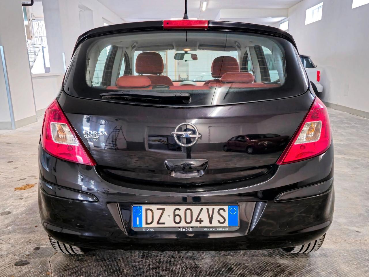 Opel Corsa 1.2 5 porte Cosmo