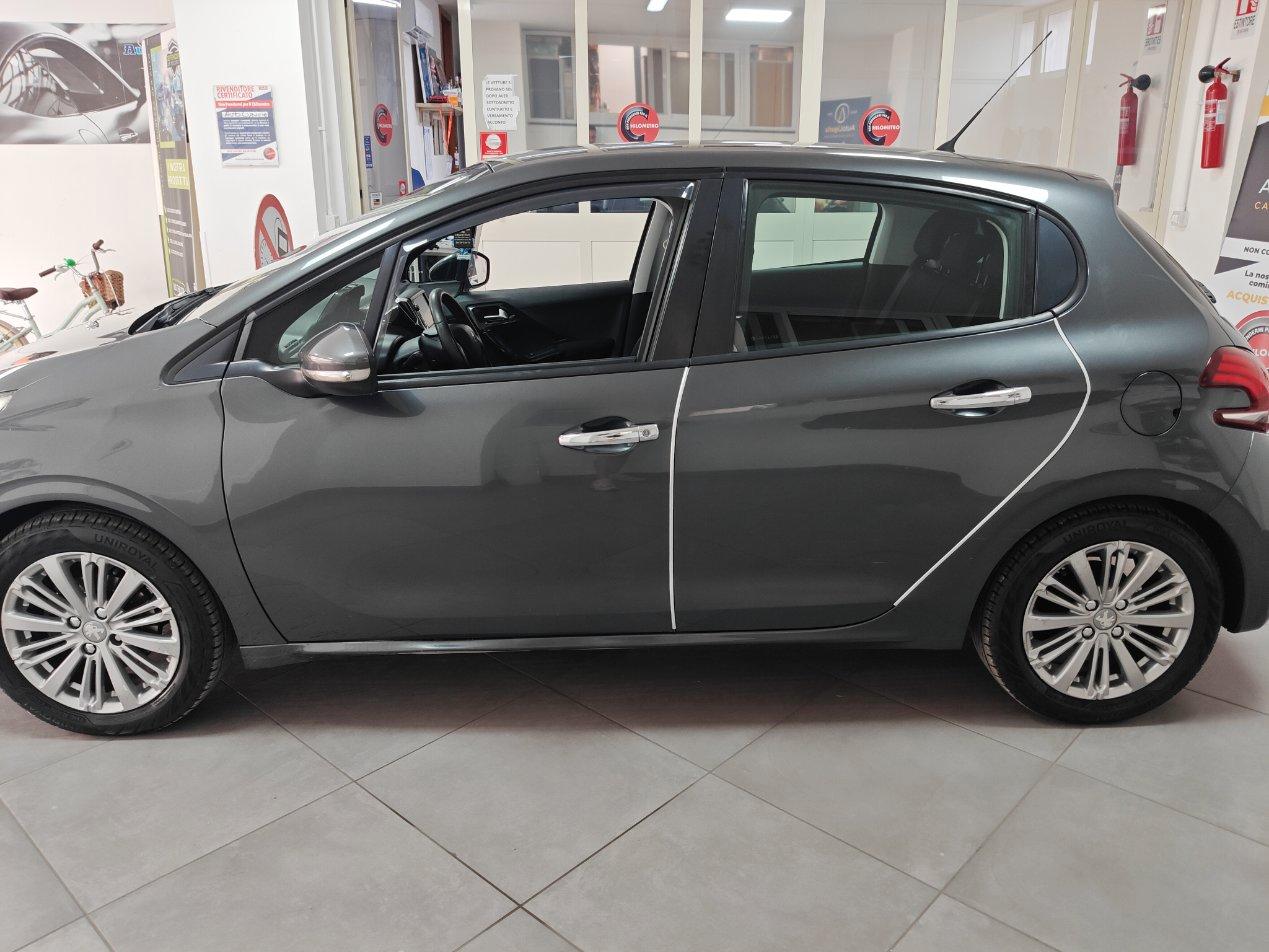 Peugeot 208 5 Porte 208 5p 1.2 puretech Active 82cv