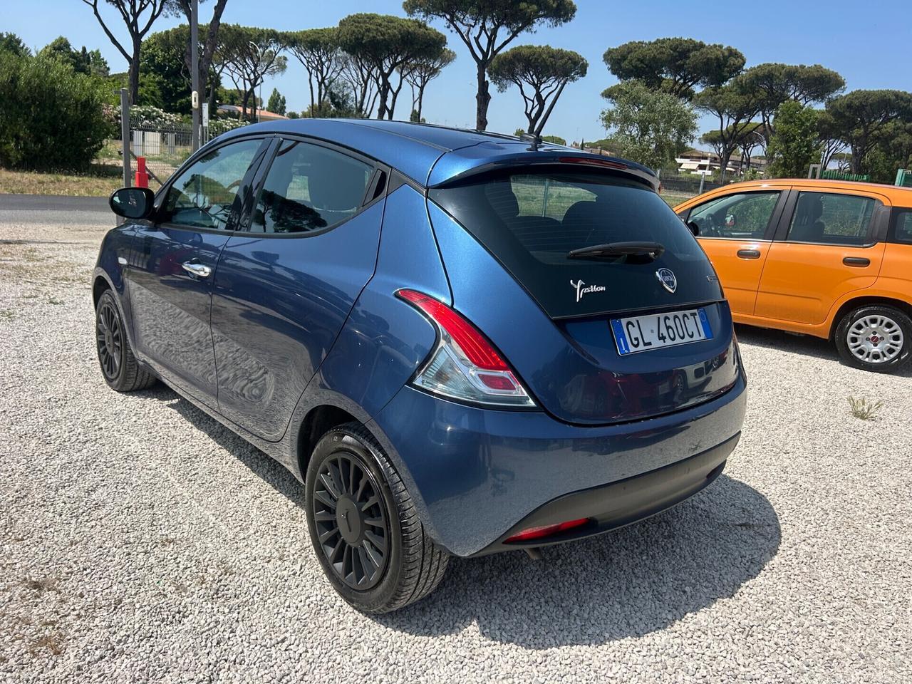 Lancia Ypsilon 1.0 FireFly 5 porte S&S Hybrid Silver
