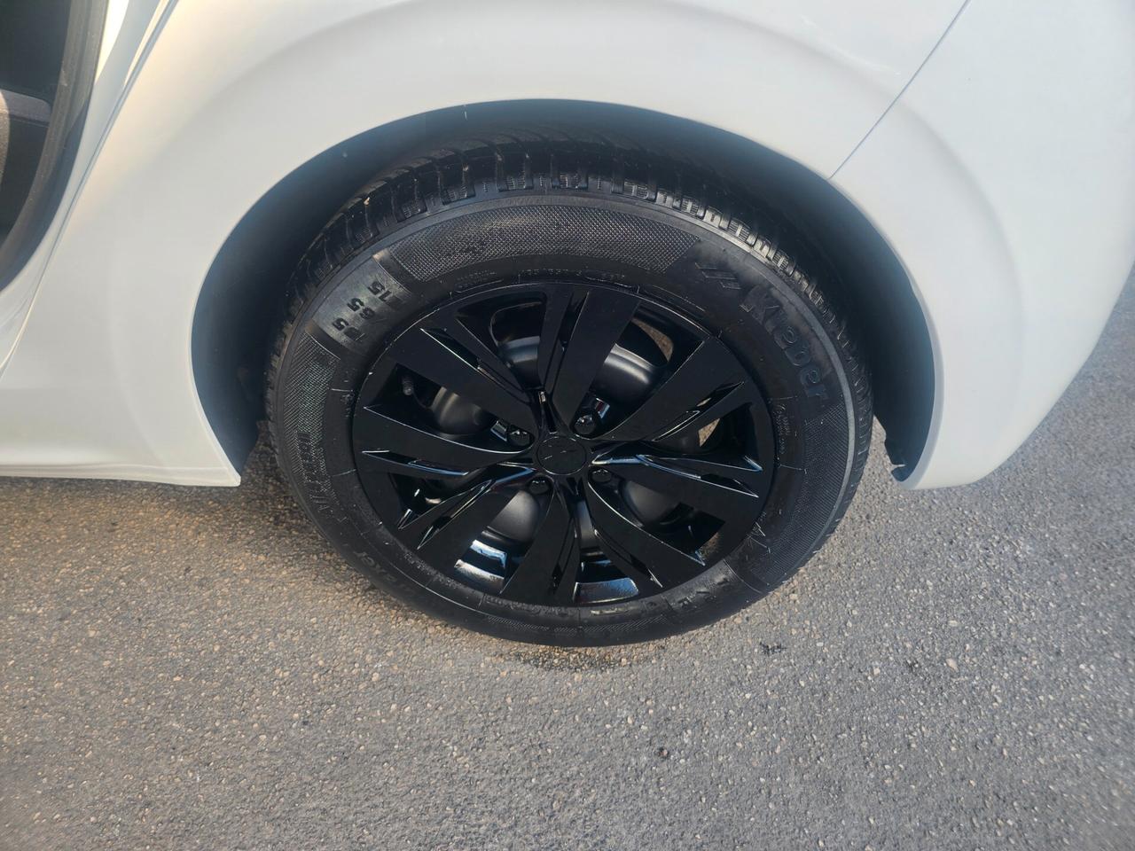 Peugeot 208 1.4 HDi 68 CV 5 porte Allure