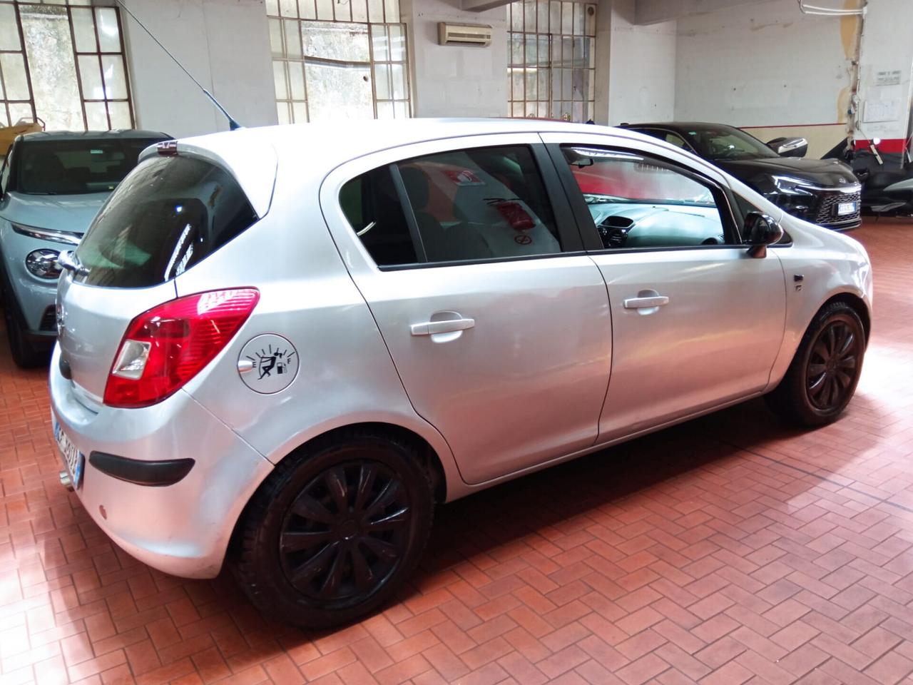 Opel Corsa 1.2 5 porte Club Benzina/Metano