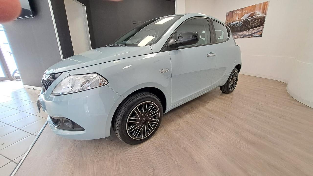 Lancia Ypsilon 1.0 FireFly 5 porte S&S Hybrid Platino