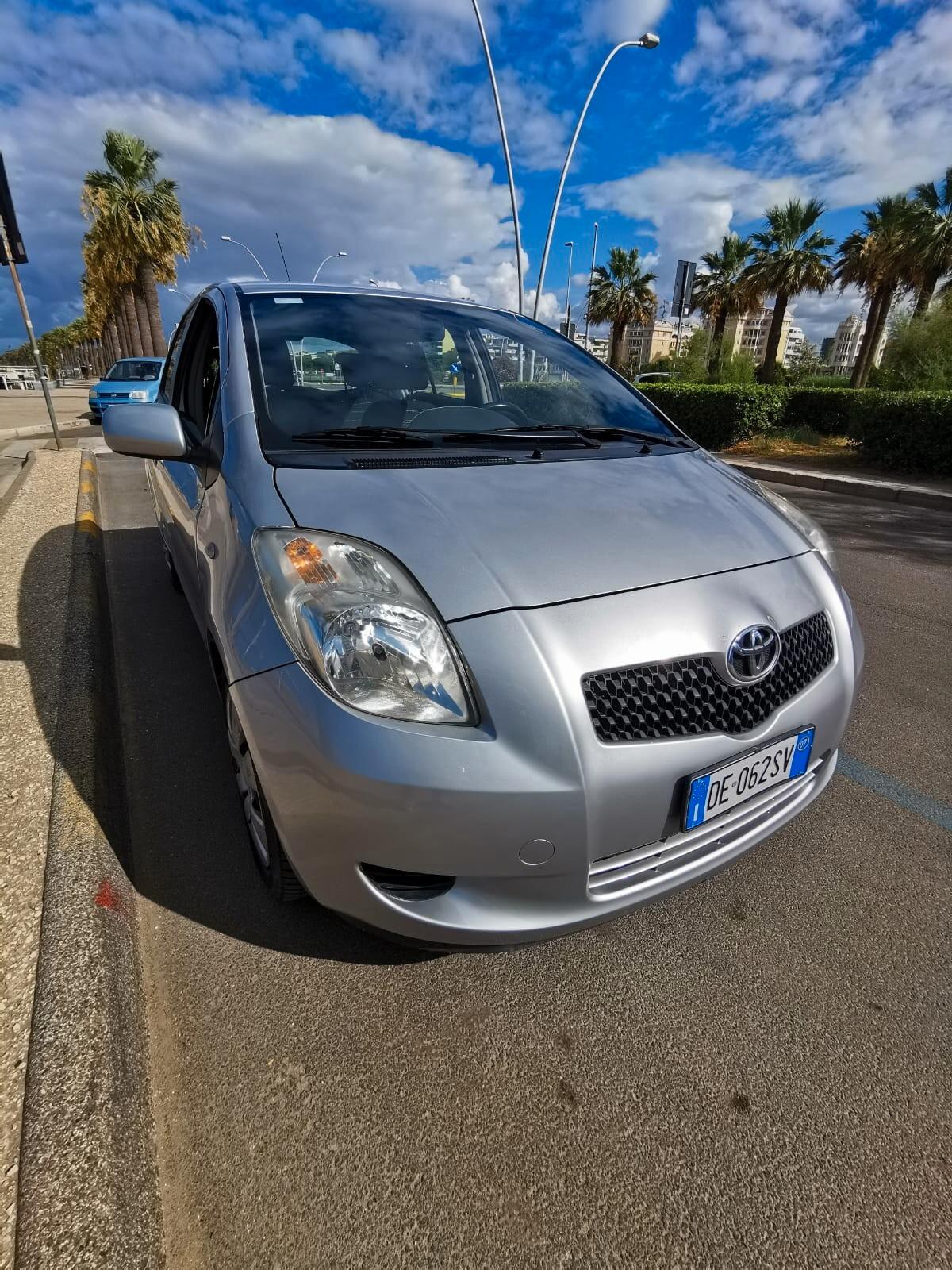 Toyota Yaris 1.0 5 porte Sol