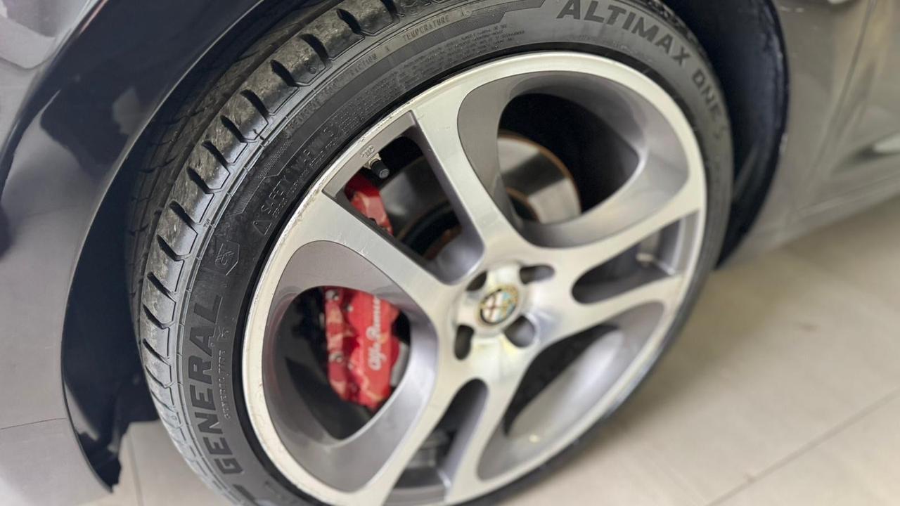 Alfa Romeo MiTo 1.4 T 155 CV Distinctive Sport Pack