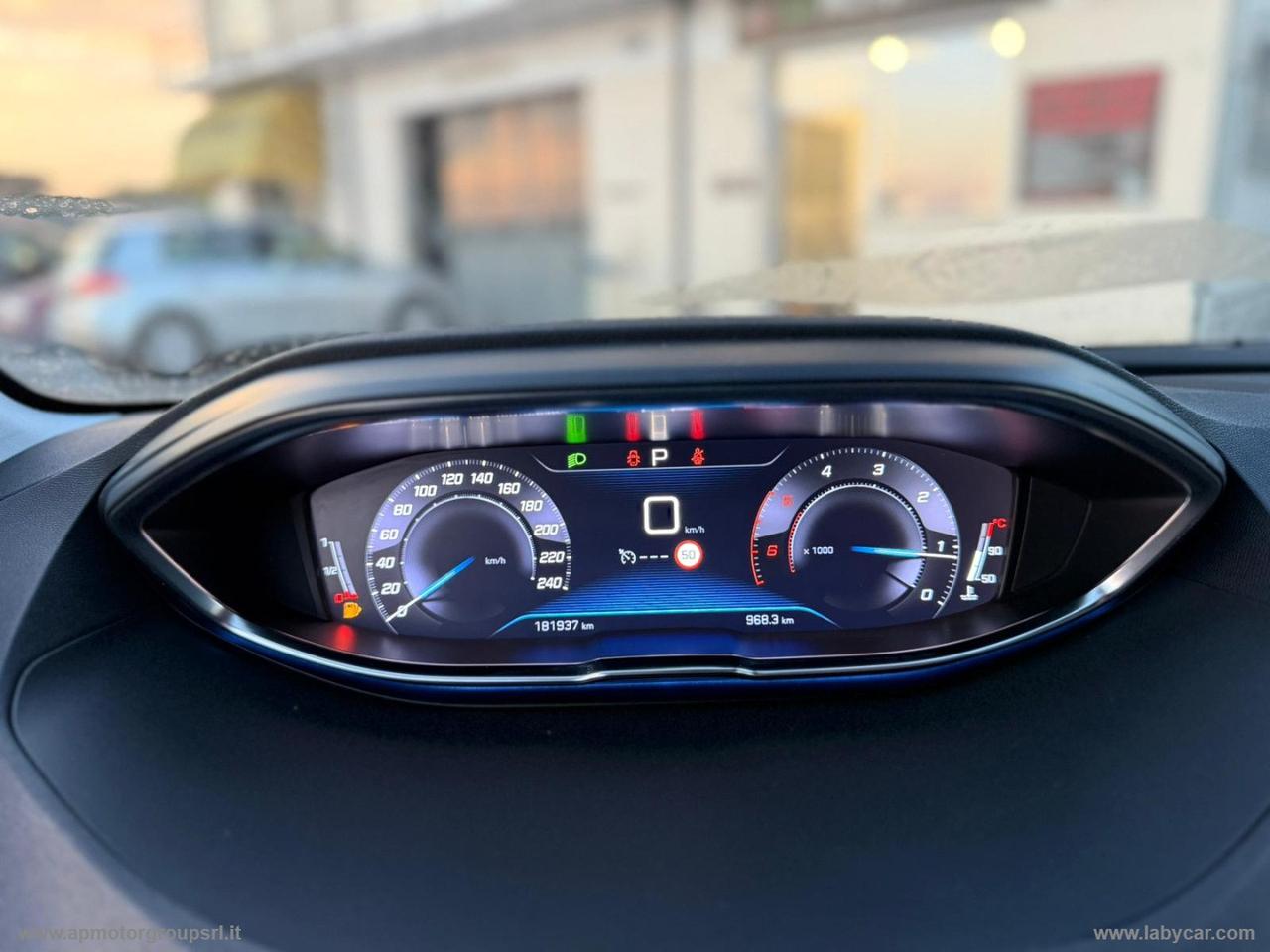 PEUGEOT 5008 BlueHDi 130 S&S EAT8 Allure