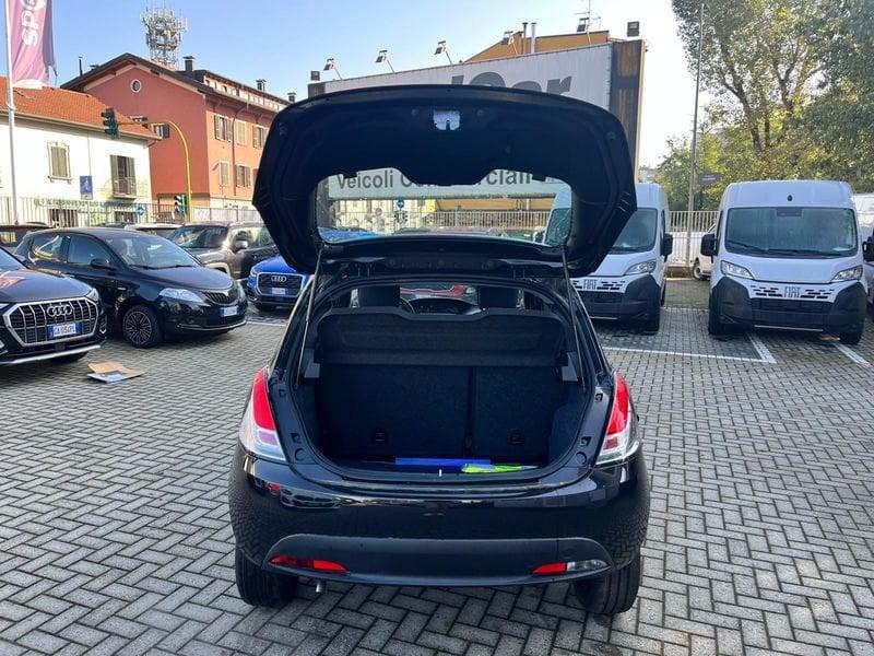 Lancia Ypsilon 1.0 FireFly 5 porte S&S Hybrid Oro