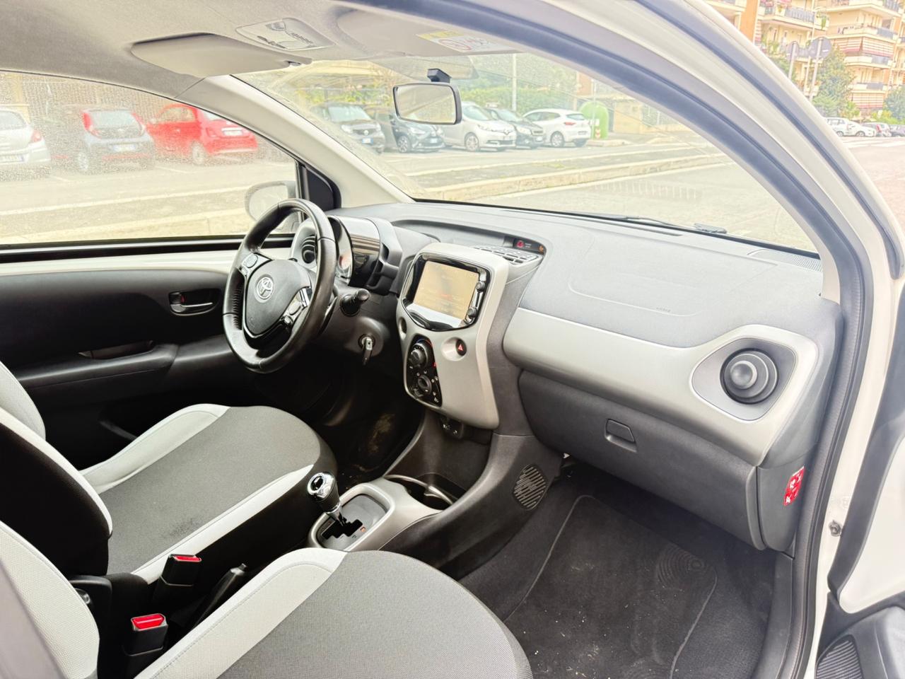 Toyota Aygo 1.0 VVT-i 72 CV 5 porte x-play LED NAVI KAMERA PDC BLUETOOTH CERCHI 16 CAR PLAY