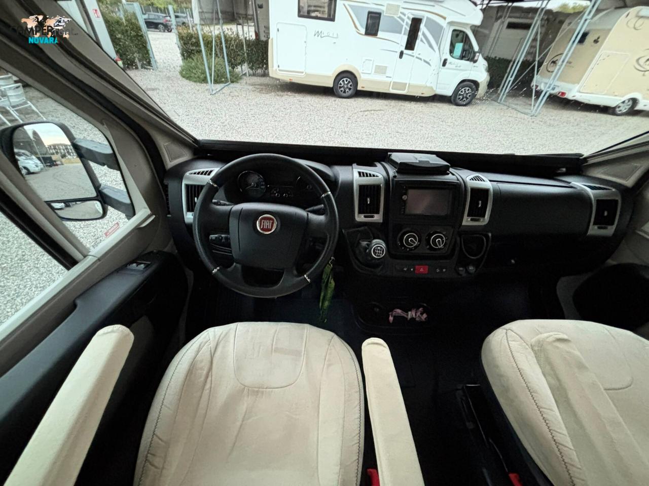 ARCA EUROPA M699 GLG - mansardato con letti gemelli in coda ed ampio garage