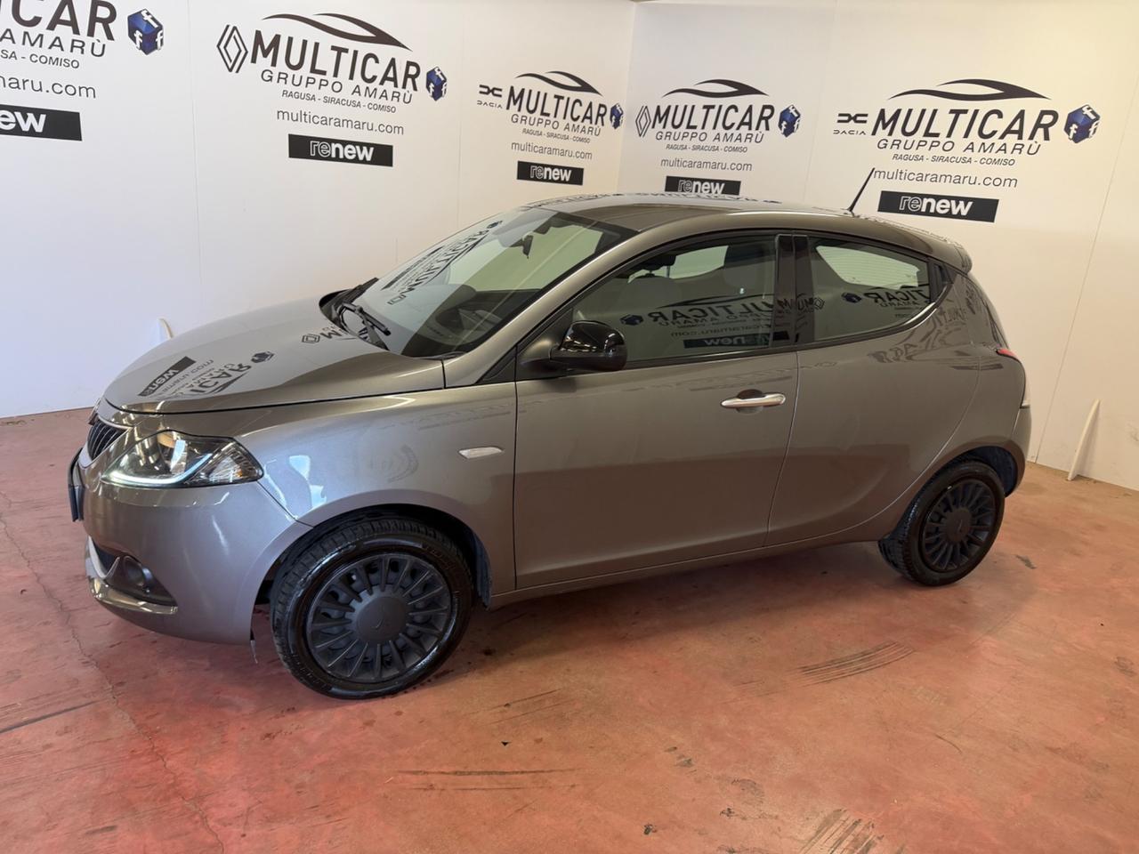 Lancia Ypsilon 1.0 FireFly 5P Hybrid Silver