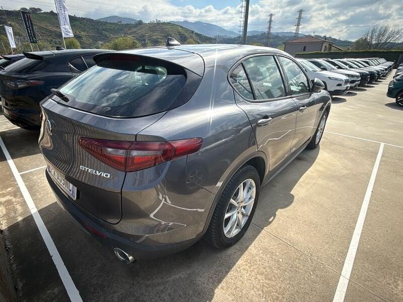 Alfa Romeo Stelvio 2017 2.2 t Business Q4 210cv auto my19