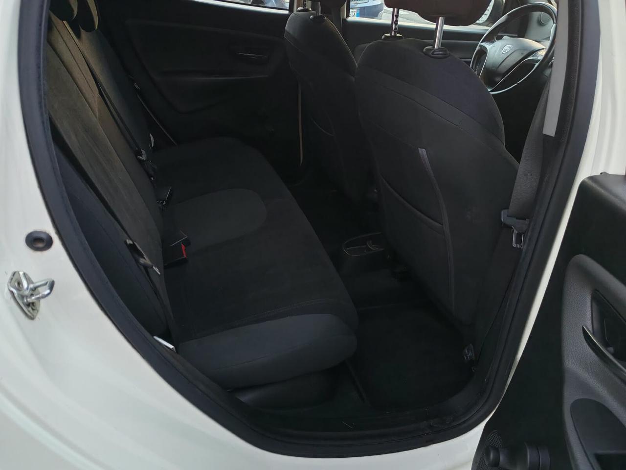 Lancia Ypsilon 1.2 69 CV 5 porte GPL Ecochic Silver