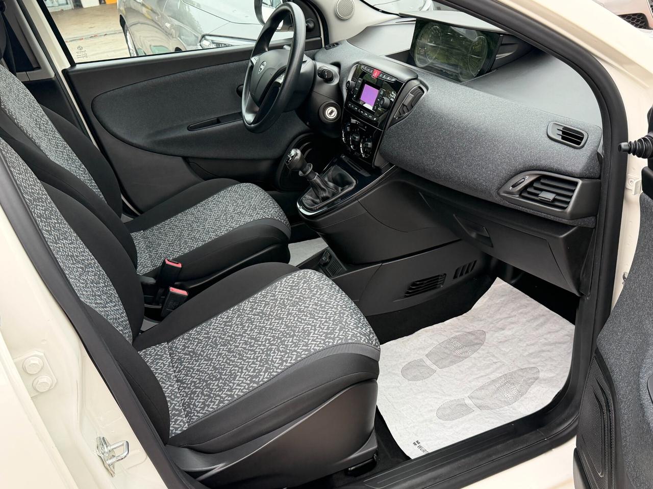 Lancia Ypsilon 1.2 69 cv. ELEFANTINO BLU
