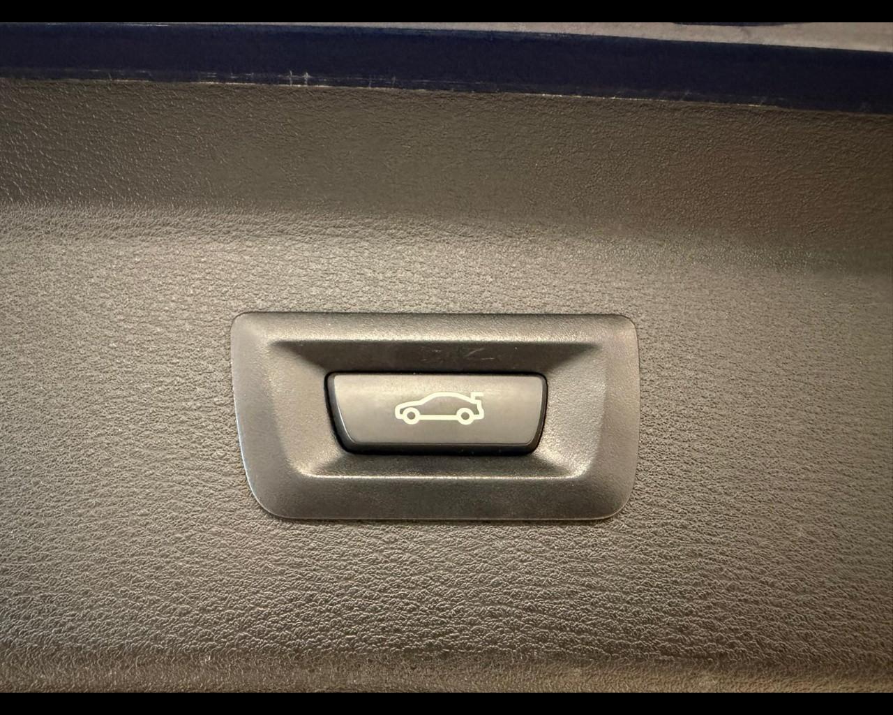 BMW X1 (F48) - X1 sDrive18d xLine