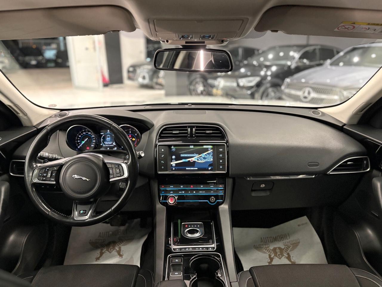 Jaguar F-Pace 3.0 D V6 300 CV AWD aut R-Sport