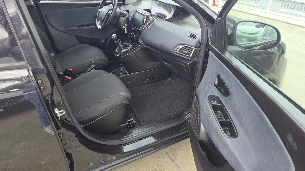 Lancia Ypsilon 1.0 FireFly 5 porte S&S Hybrid
