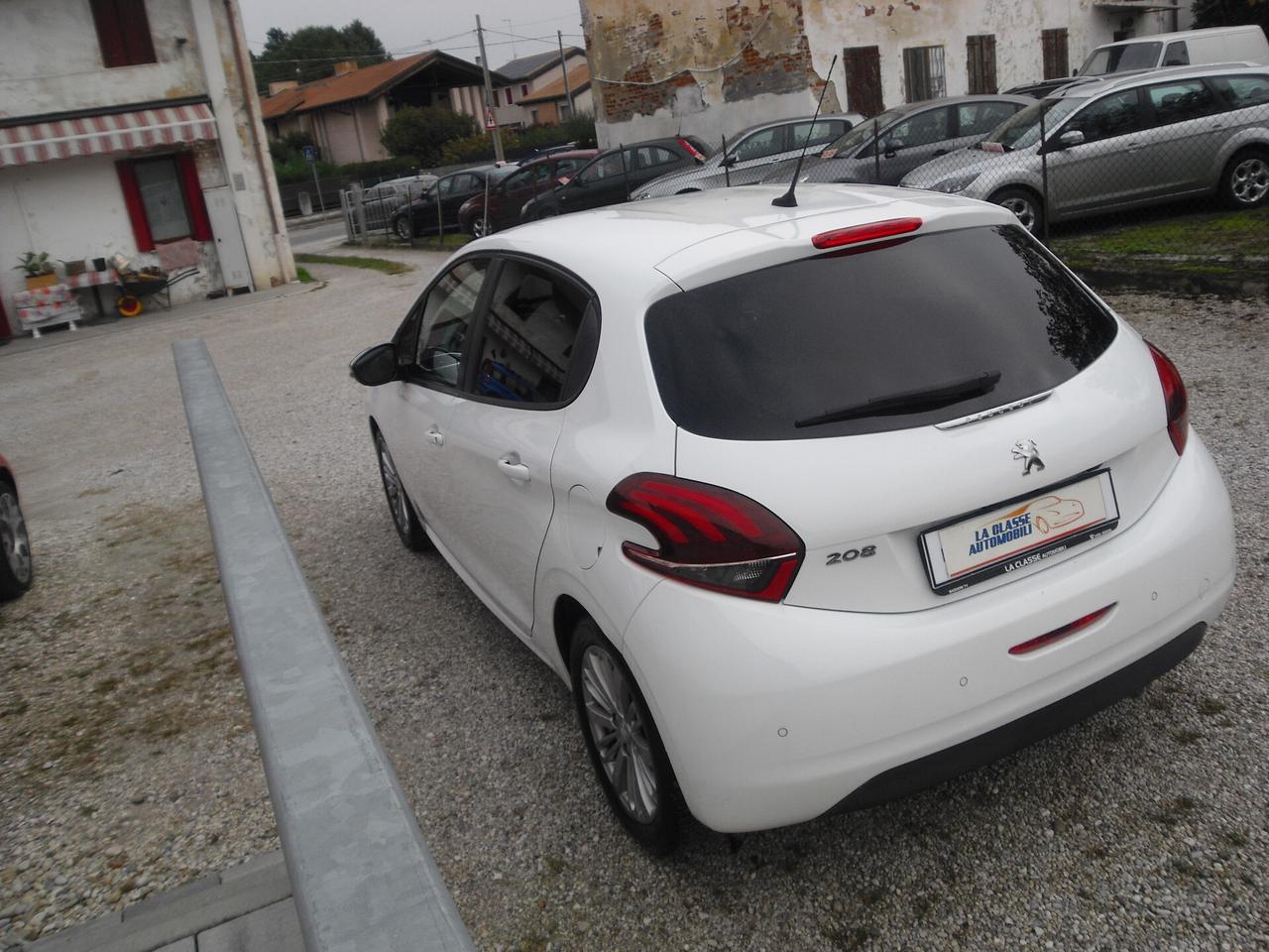 Peugeot 208 PureTech 82 5 porte Style neopatentati