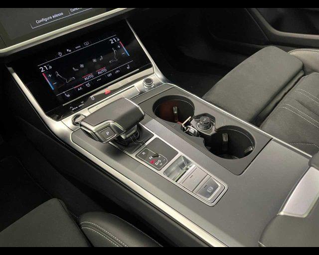AUDI A6 Avant 40 2.0 TDI quattro ultra S tronic S line ed