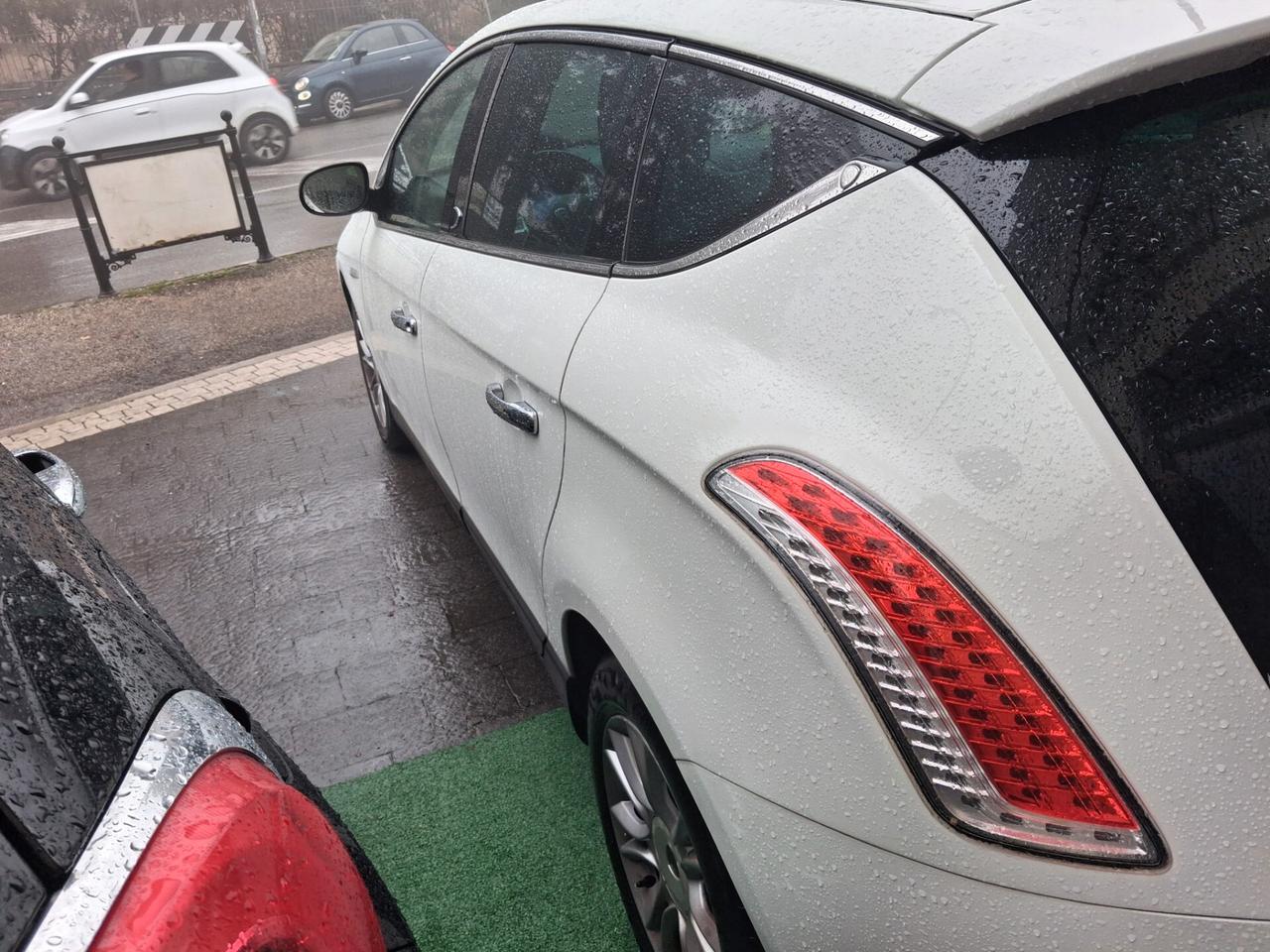 Lancia Delta 1.6 MJT DPF 105 CV Silver