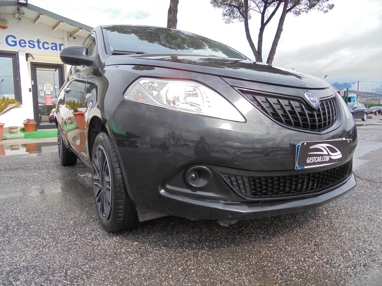 Lancia Ypsilon 1.0 FireFly 5 porte S&S Hybrid Silver