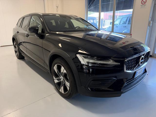 VOLVO V60 Cross Country B4 (d) AWD automatico Plus**MOTORE NUOVO**