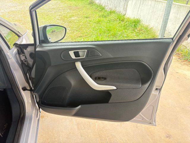 FORD Fiesta 1.4 TDCi 70CV 5 porte Titanium OK NEOPATENTATI