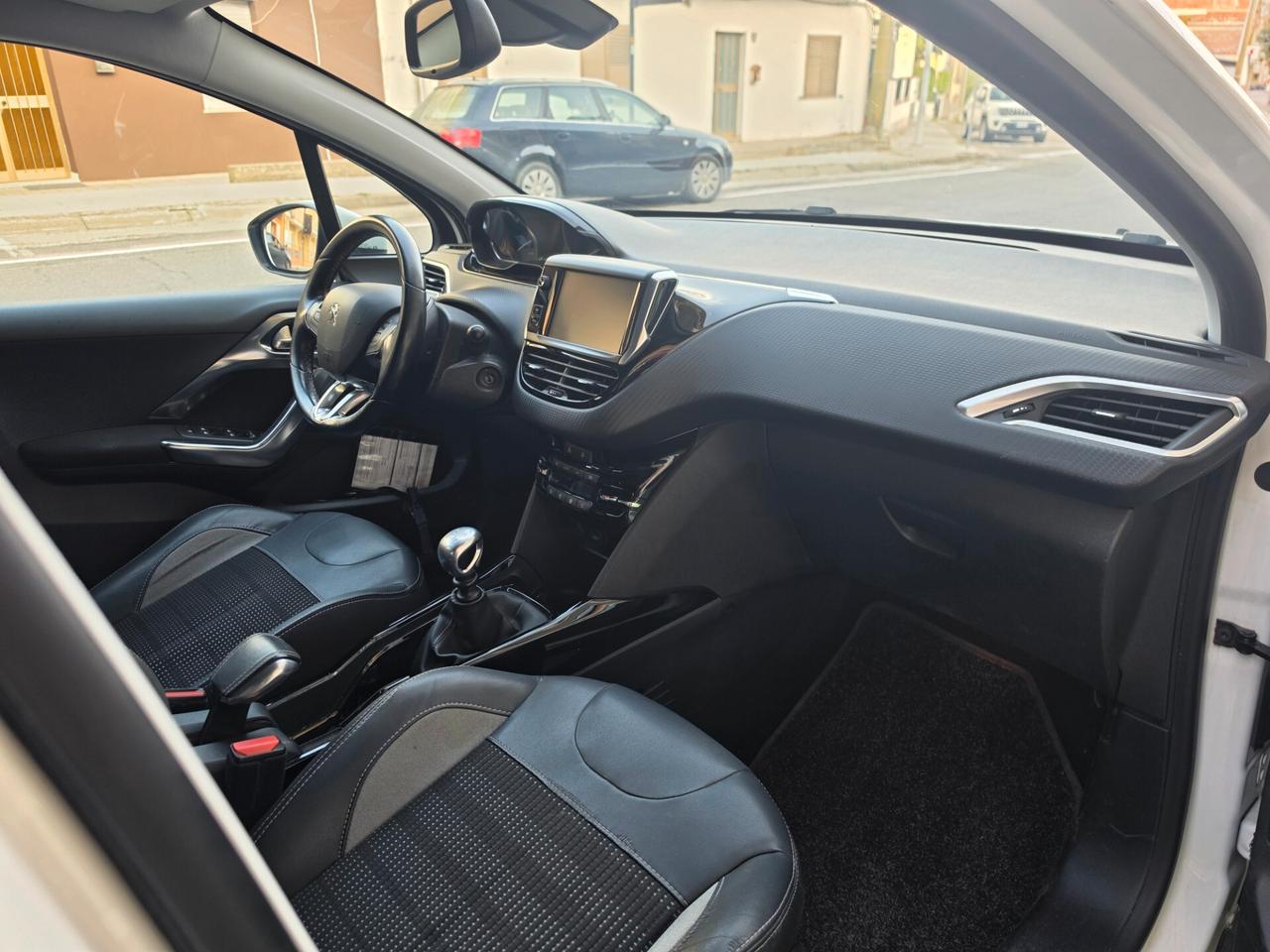Peugeot 2008 BlueHDi 120 S&S Black Matt