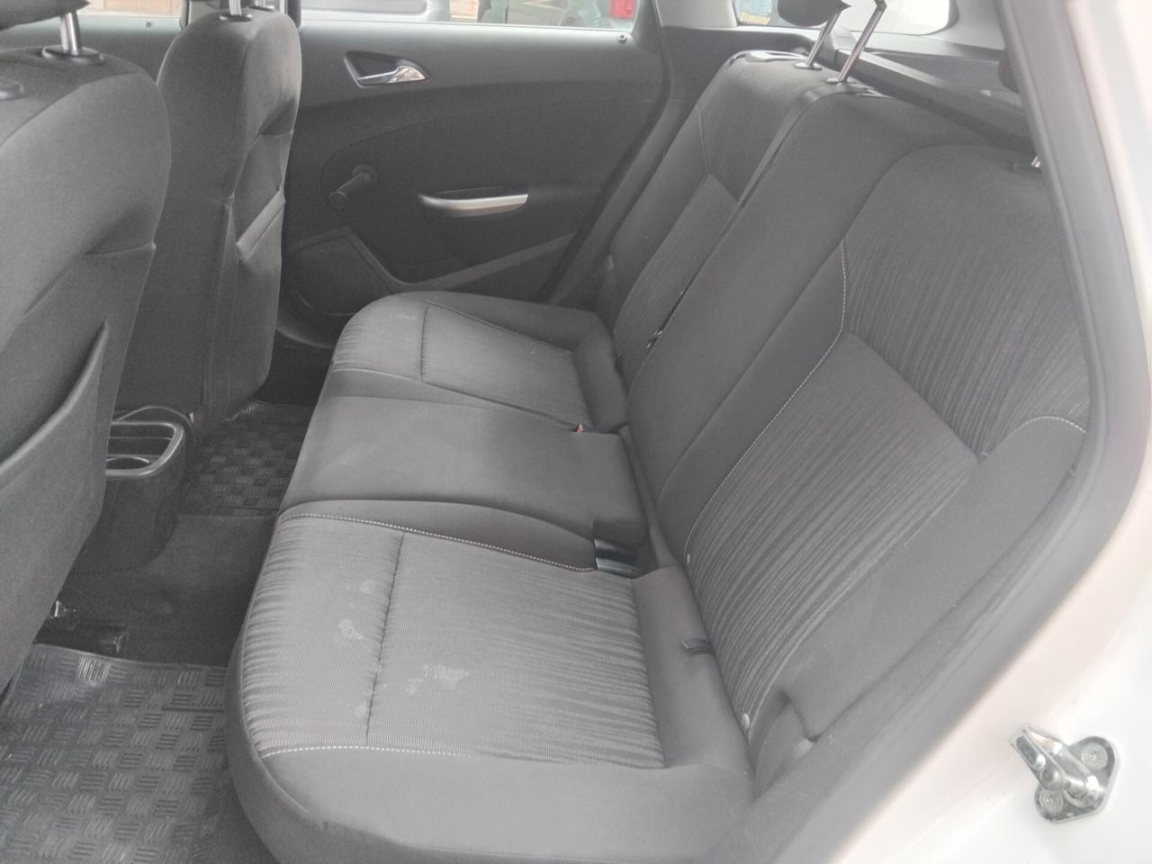 OPEL ASTRA 1.4 STATION WAGON CON PROBLEMI AL MOTORE