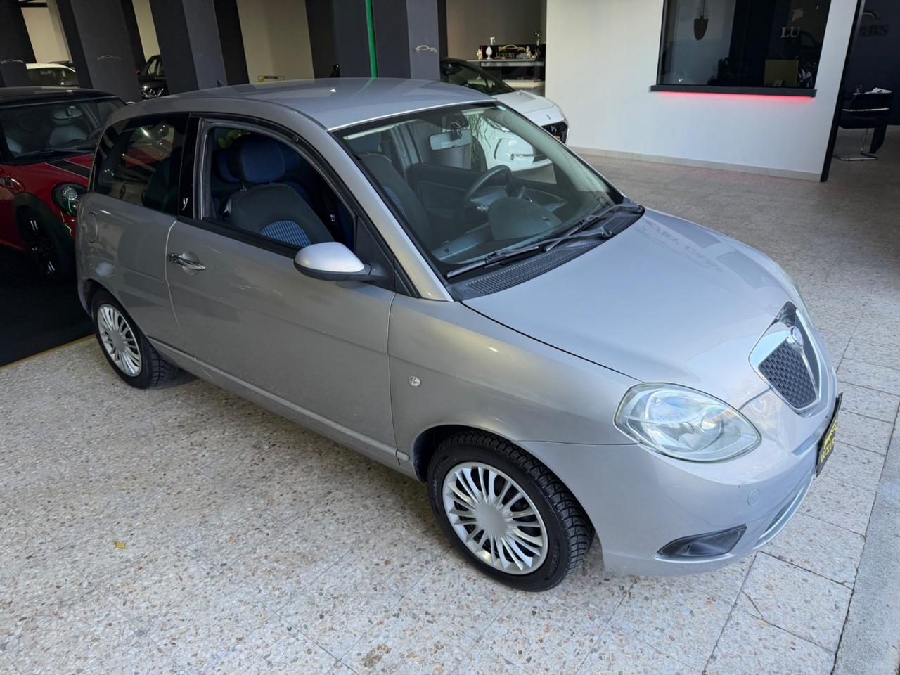 Lancia Ypsilon 1.3 MJT 75 CV Neopatentati