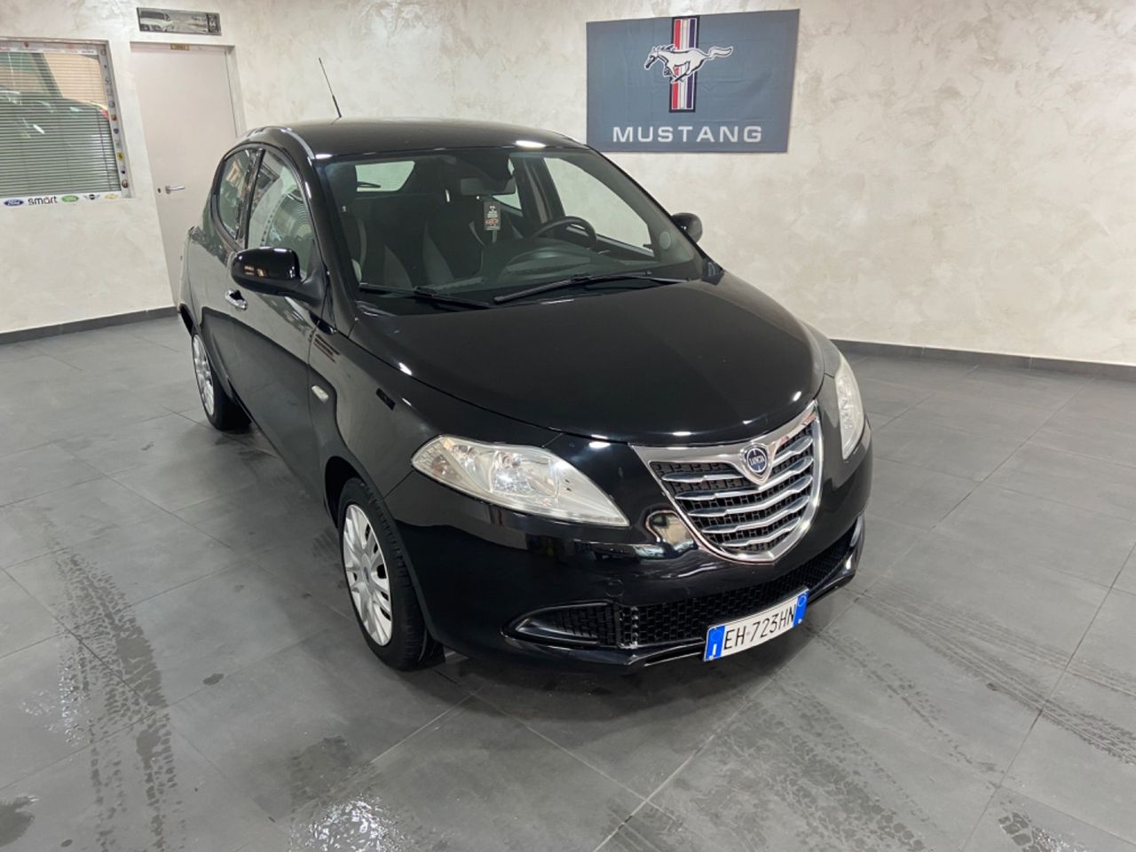 Lancia Ypsilon 1.2 69 CV 5 porte S&amp;S Silver