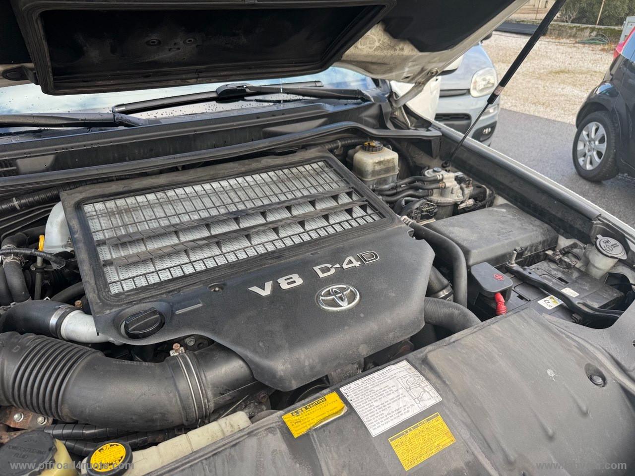 TOYOTA Land Cruiser V8 4.5 D4-D 7 posti